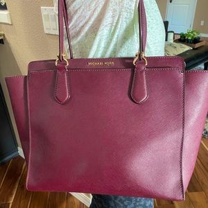 GOREGOUS MICHAEL KORS